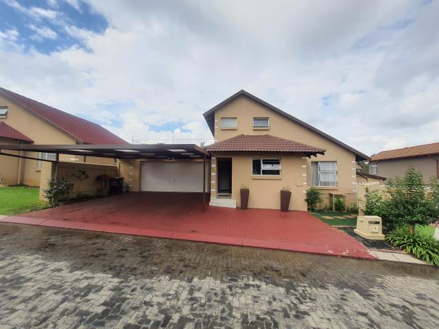 4 Bedroom House for sale in Halfway Gardens