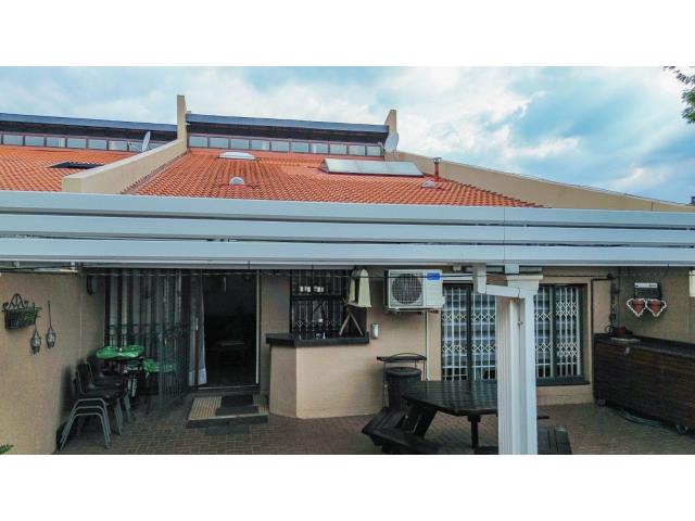 3 Bedroom Duplex for sale in Die Hoewes