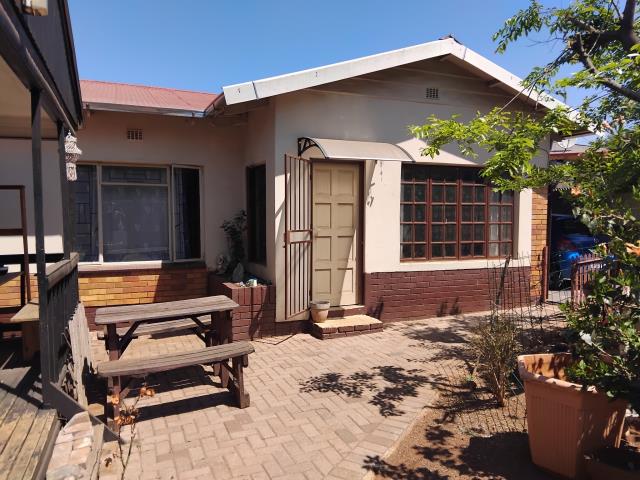 3 Bedroom House for sale in Valhalla