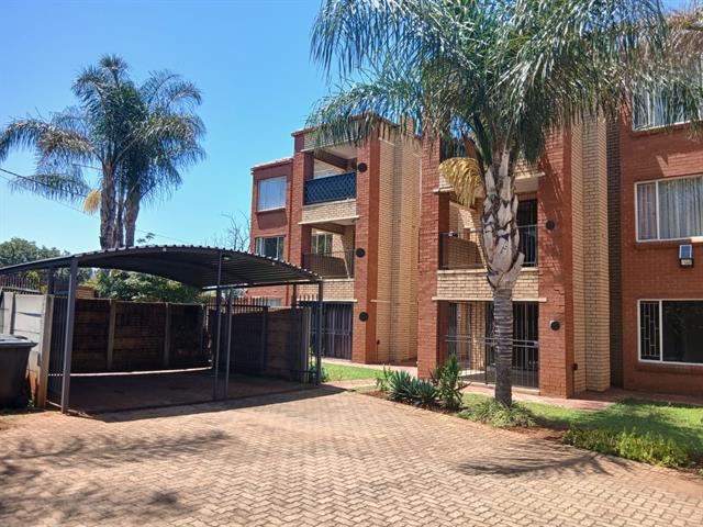 3 Bedroom Apartment for sale in Die Hoewes