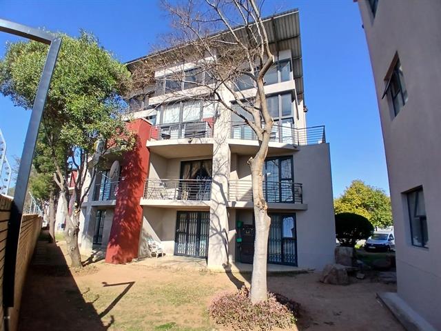 1 Bedroom Apartment for sale in Rooihuiskraal North