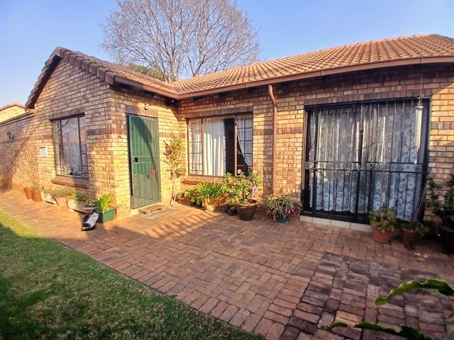 3 Bedroom Townhouse for sale in Hennopspark