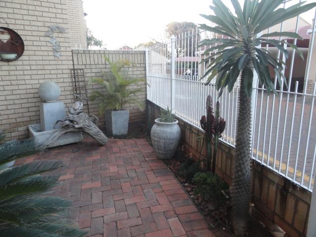3 Bedroom Townhouse for sale in Rustenburg Central