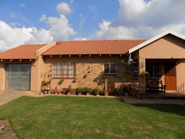 3 Bedroom House for sale in Swartruggens