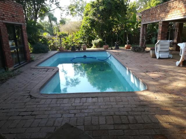 6 Bedroom House for sale in Boschdal