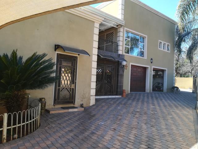 7 Bedroom House for sale in Safari Gardens