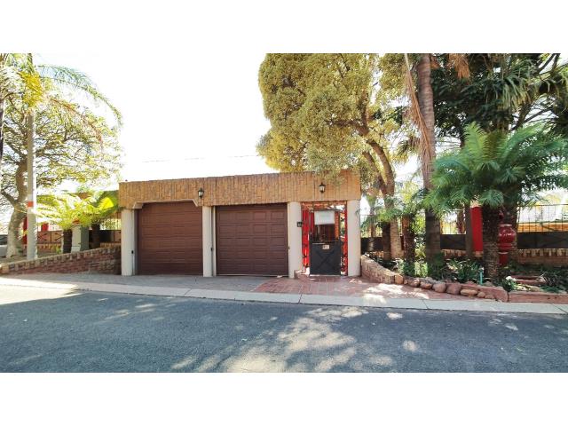 5 Bedroom House for sale in Safari Gardens