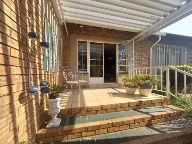 3 Bedroom Townhouse for sale in Boschdal