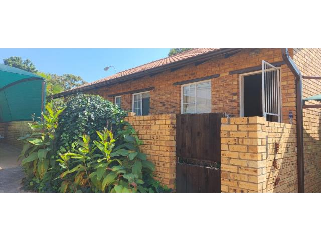 3 Bedroom Townhouse for sale in Safari Gardens