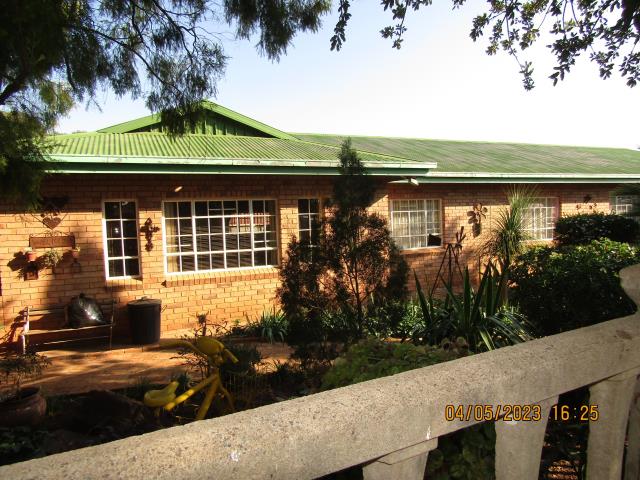 3 Bedroom House for sale in Swartruggens