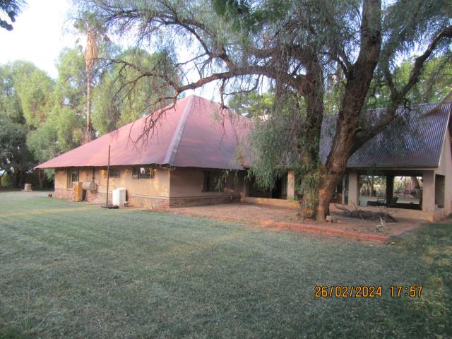 130  ha Commercial Farm for sale in Swartruggens