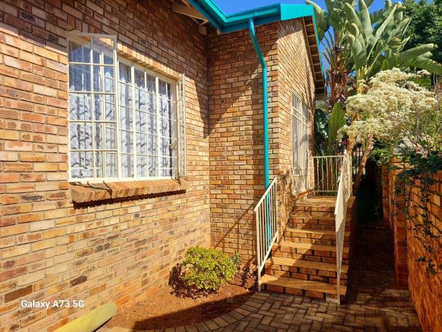 3 Bedroom House for sale in Geelhoutpark