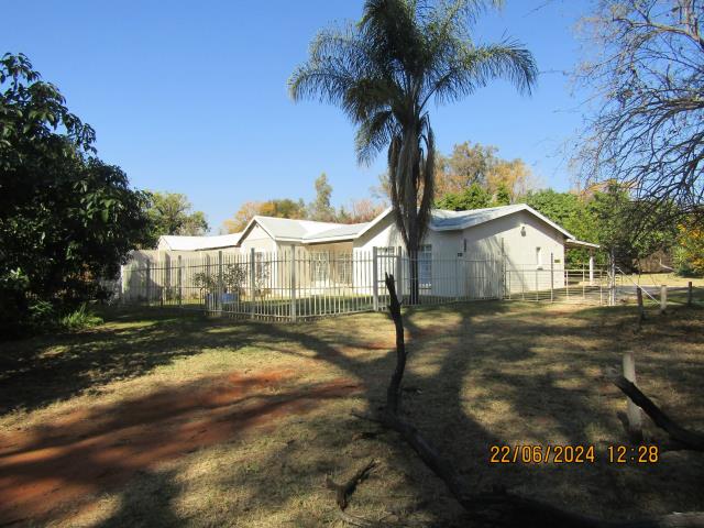 32  ha  for sale in Rustenburg Rural