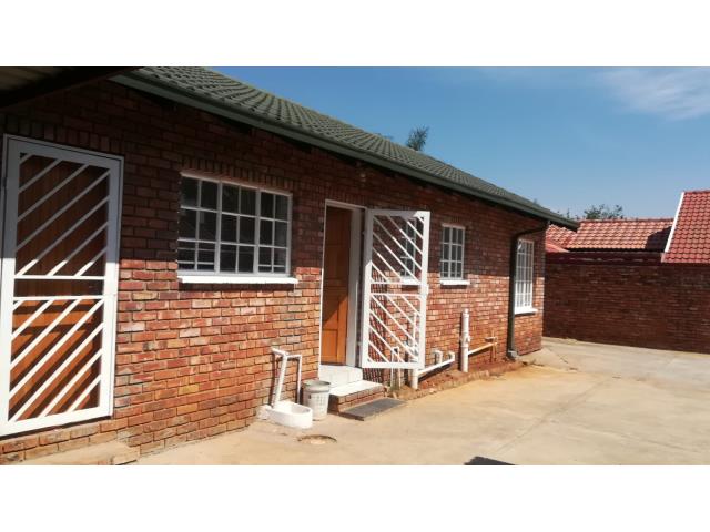 3 Bedroom House for sale in Geelhoutpark