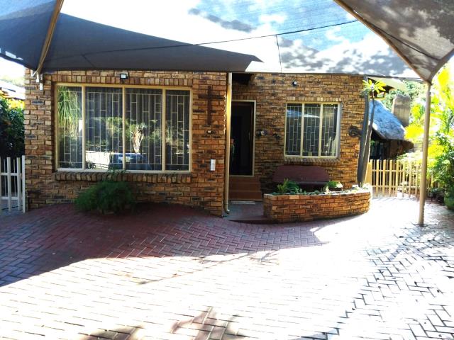 4 Bedroom House for sale in Geelhoutpark