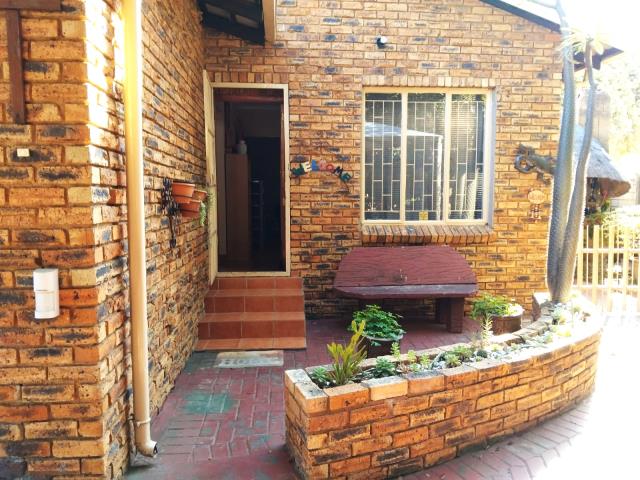 4 Bedroom House for sale in Geelhoutpark