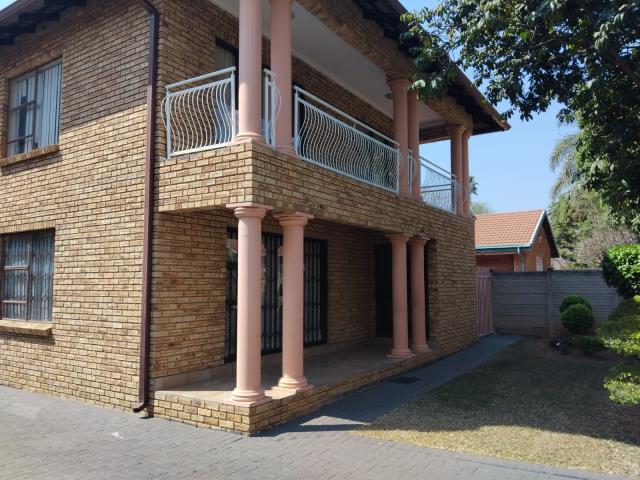 4 Bedroom House for sale in Heuwelsig