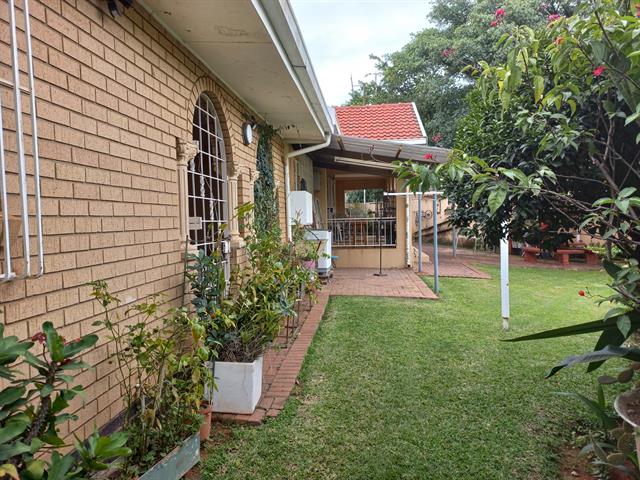 4 Bedroom House for sale in Protea Park