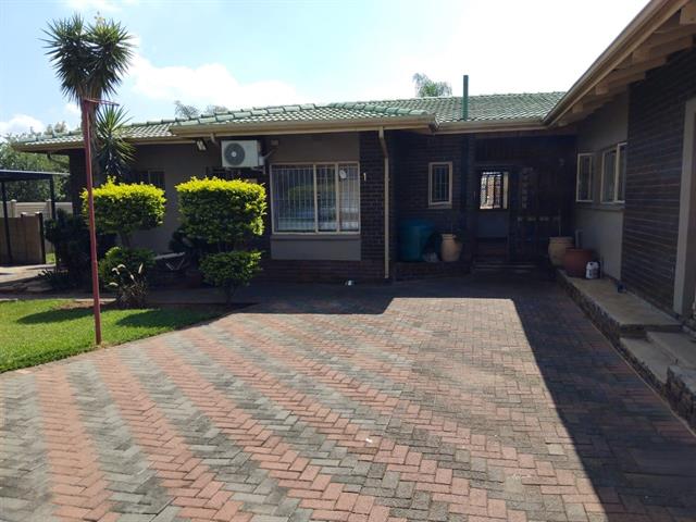 4 Bedroom House for sale in Protea Park