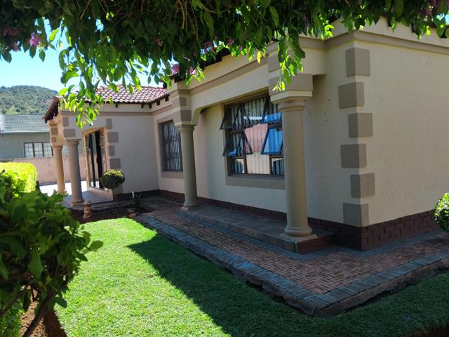 3 Bedroom House for sale in Geelhoutpark