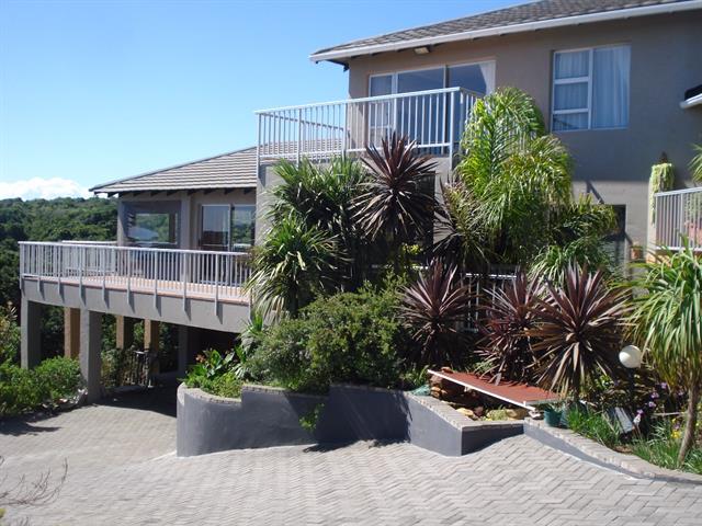4 Bedroom House for sale in Oyster Bay