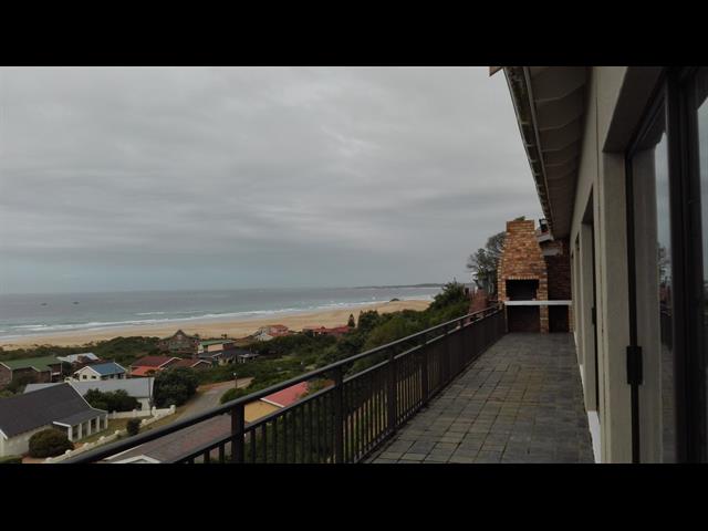 4 Bedroom House for sale in Oyster Bay