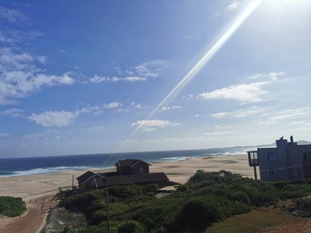 4 Bedroom House for sale in Oyster Bay