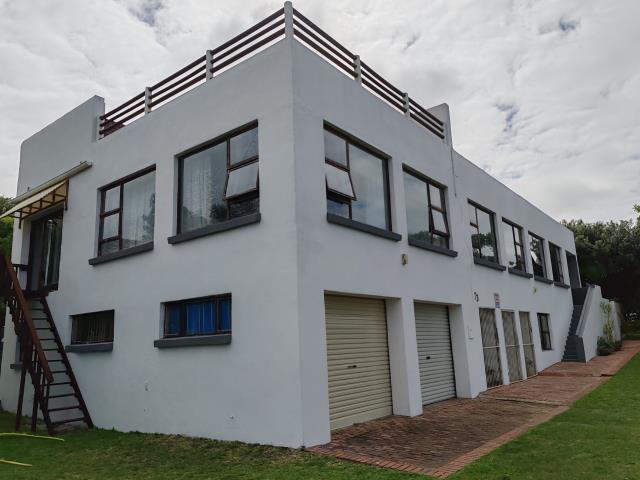 3 Bedroom House for sale in Oyster Bay