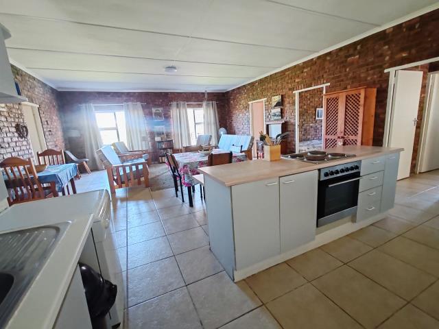 4 Bedroom House for sale in Oyster Bay