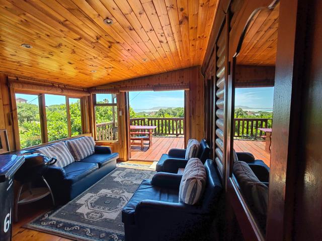 4 Bedroom House for sale in Oyster Bay