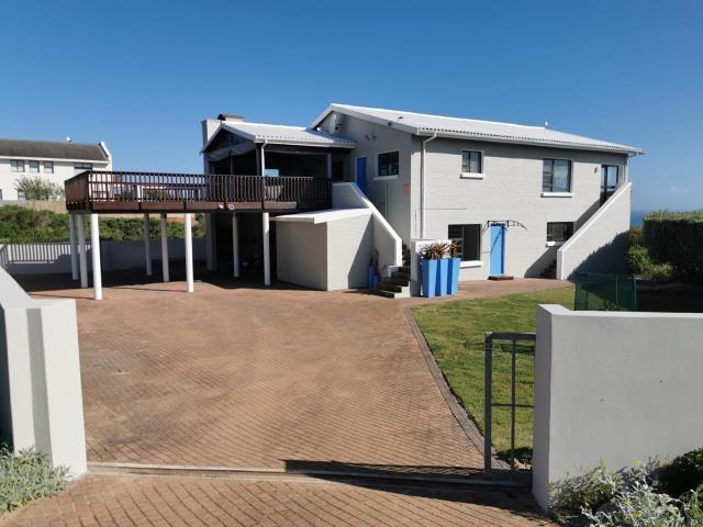 5 Bedroom House for sale in Oyster Bay