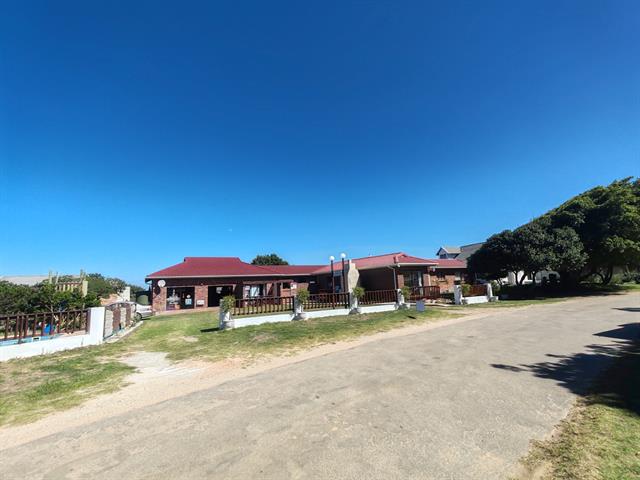 4 Bedroom House for sale in Oyster Bay