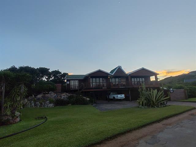 4 Bedroom House for sale in Oyster Bay