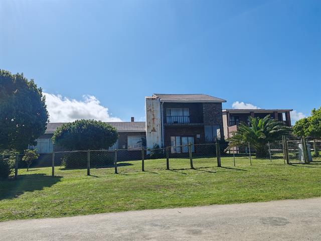 5 Bedroom House for sale in Oyster Bay