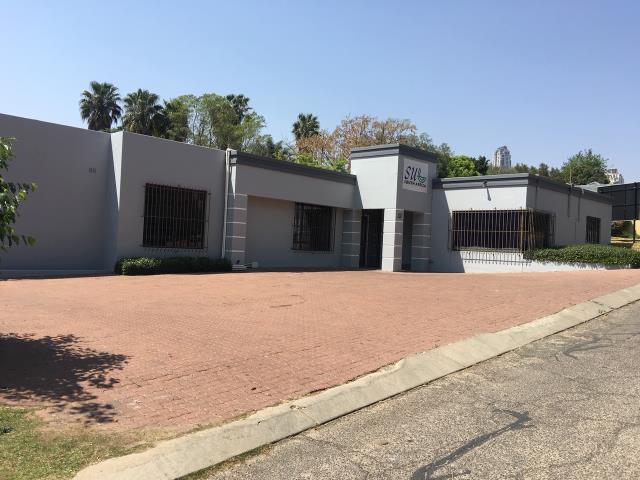 600m² Office space for sale in Parkmore
