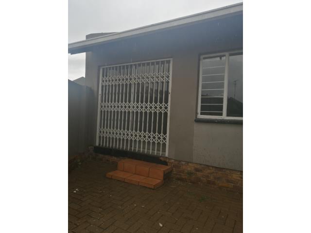 3 Bedroom Townhouse to let in Sundowner