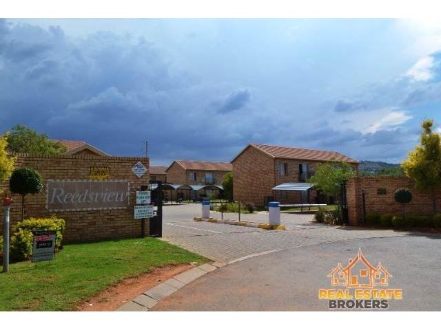 2 Bedroom Apartment for sale in Weltevreden Park