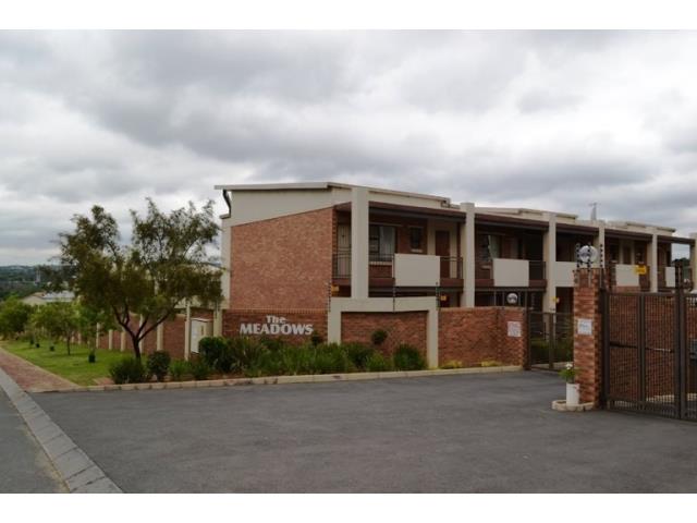 2 Bedroom Apartment for sale in Bloubosrand