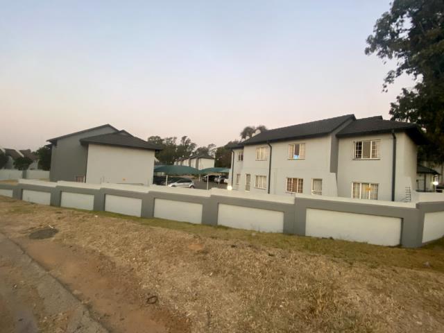 2 Bedroom Apartment for sale in Sharonlea