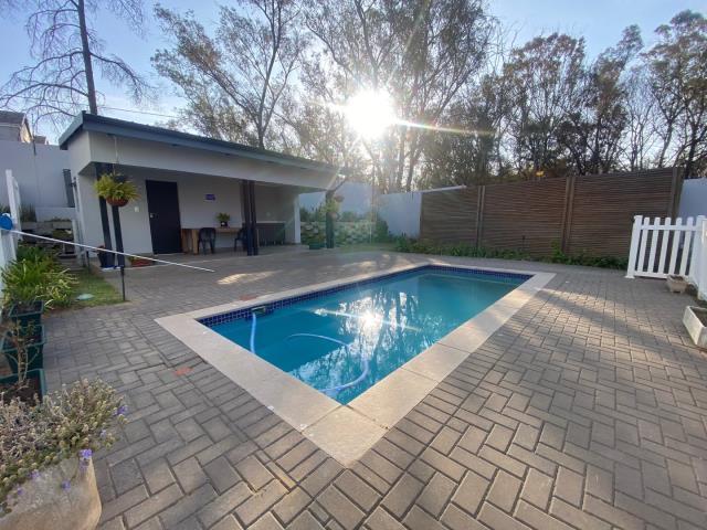 2 Bedroom Apartment for sale in Bryanston