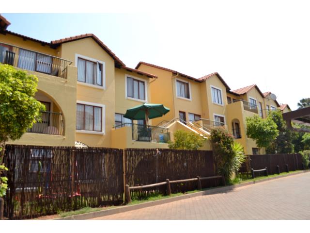 3 Bedroom Apartment for sale in Sundowner