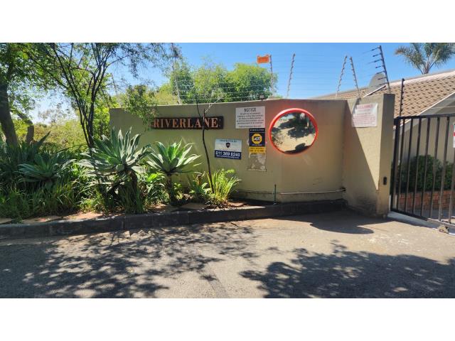 2 Bedroom Simplex for sale in Sonneglans