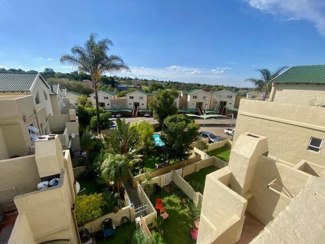 3 Bedroom Townhouse to let in North Riding