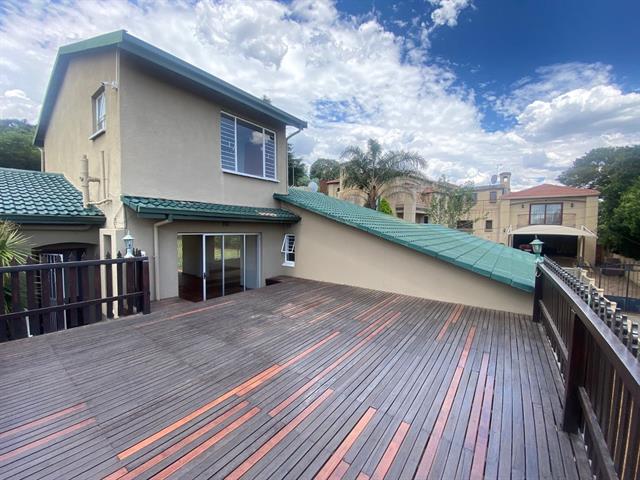 4 Bedroom House for sale in Roodekrans