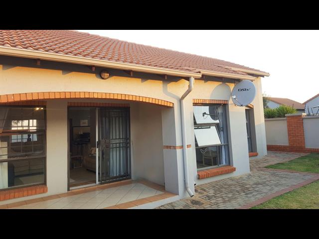 2 Bedroom Townhouse for sale in Eco Park Estate