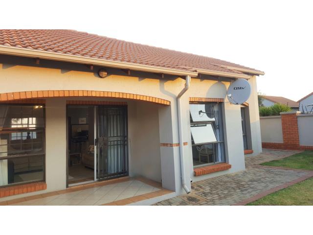 2 Bedroom Townhouse to let in Eco Park Estate