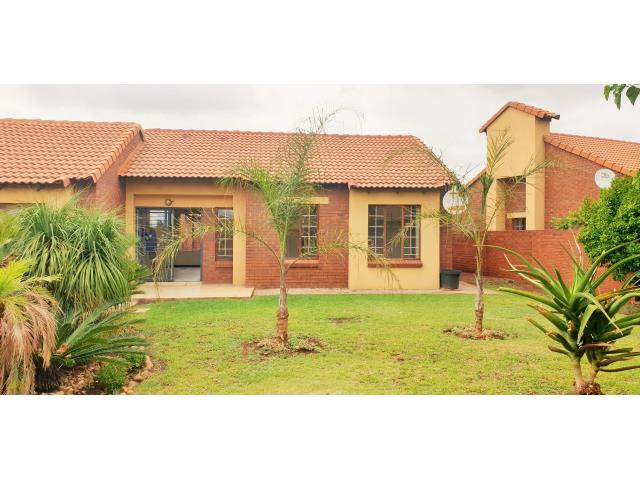 2 Bedroom Townhouse to let in Eco Park Estate