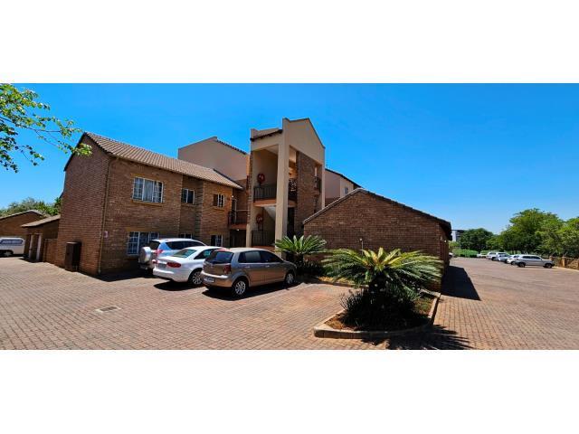 2 Bedroom House for sale in Eco Park Estate