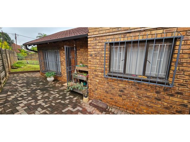 1 Bedroom Garden Cottage to let in Zwartkop