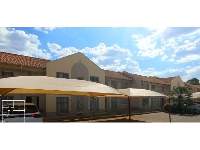 2 Bedroom Apartment for sale in Die Hoewes